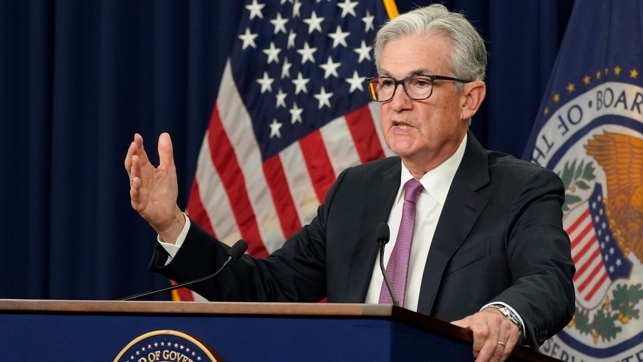 Economist Peter Morici reacts to the Fed signaling that it could cut interest rates three times in 2024 on 'Varney & Co.'